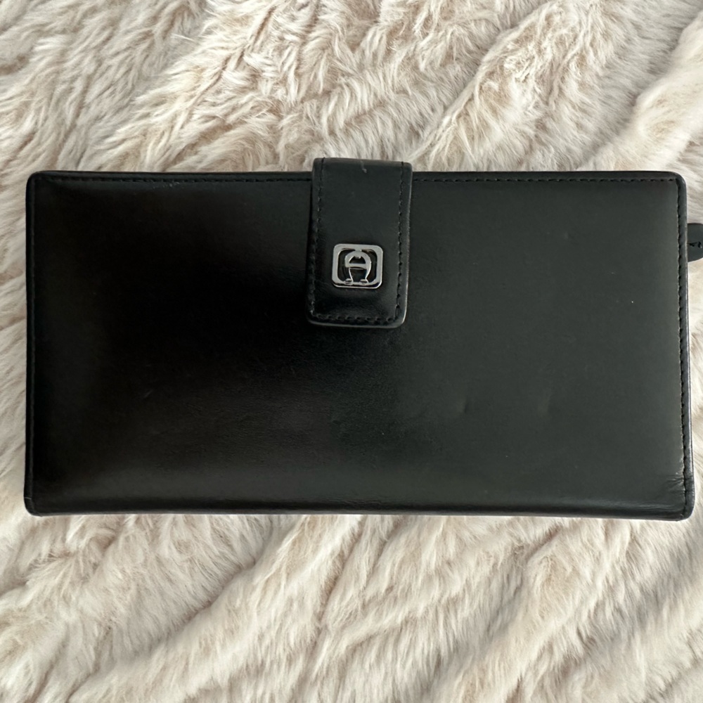 Etienne Aigner Classic Wallet (Black)